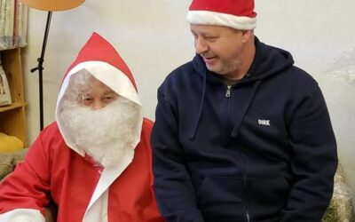 Der Weihnachtsmann kam persönlich in die Tiertafel..